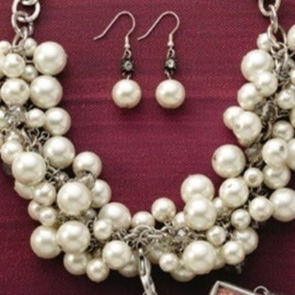 Jewel Kade Vintage Pearl/Swarovski Crystal Necklace & Glitter Heart Charm - Picture 4 of 9